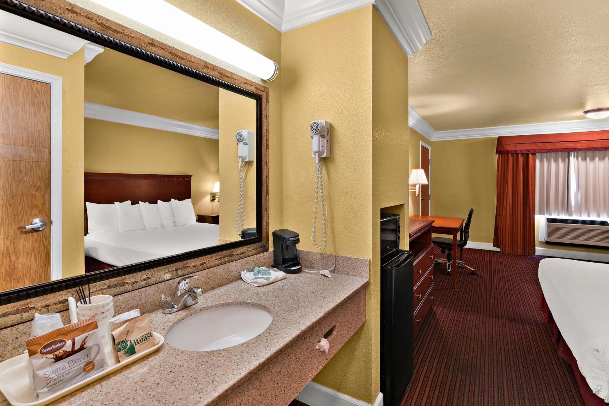 Best Western Willits Inn Екстер'єр фото